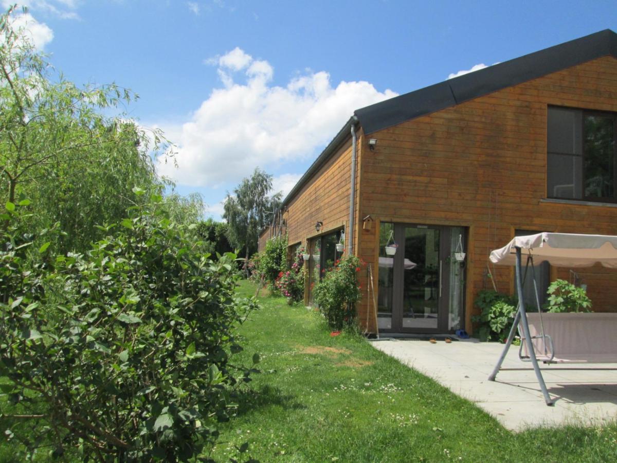 Florennes Gite Neuf 150 M2 Devant Un Grand Lac Prive De 2 Hectares Poissonneux Au Milieu Des Bois Exterior photo