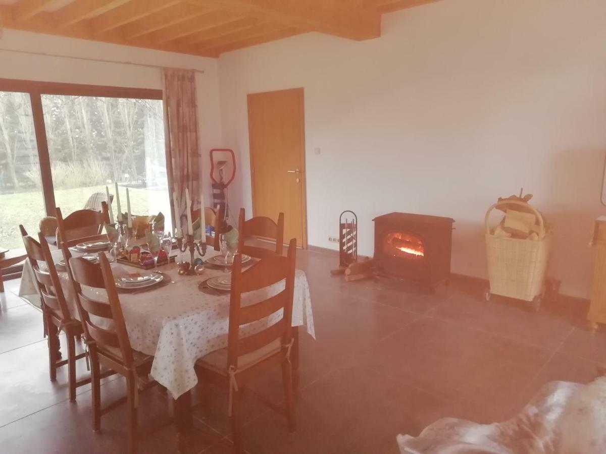 Florennes Gite Neuf 150 M2 Devant Un Grand Lac Prive De 2 Hectares Poissonneux Au Milieu Des Bois Exterior photo