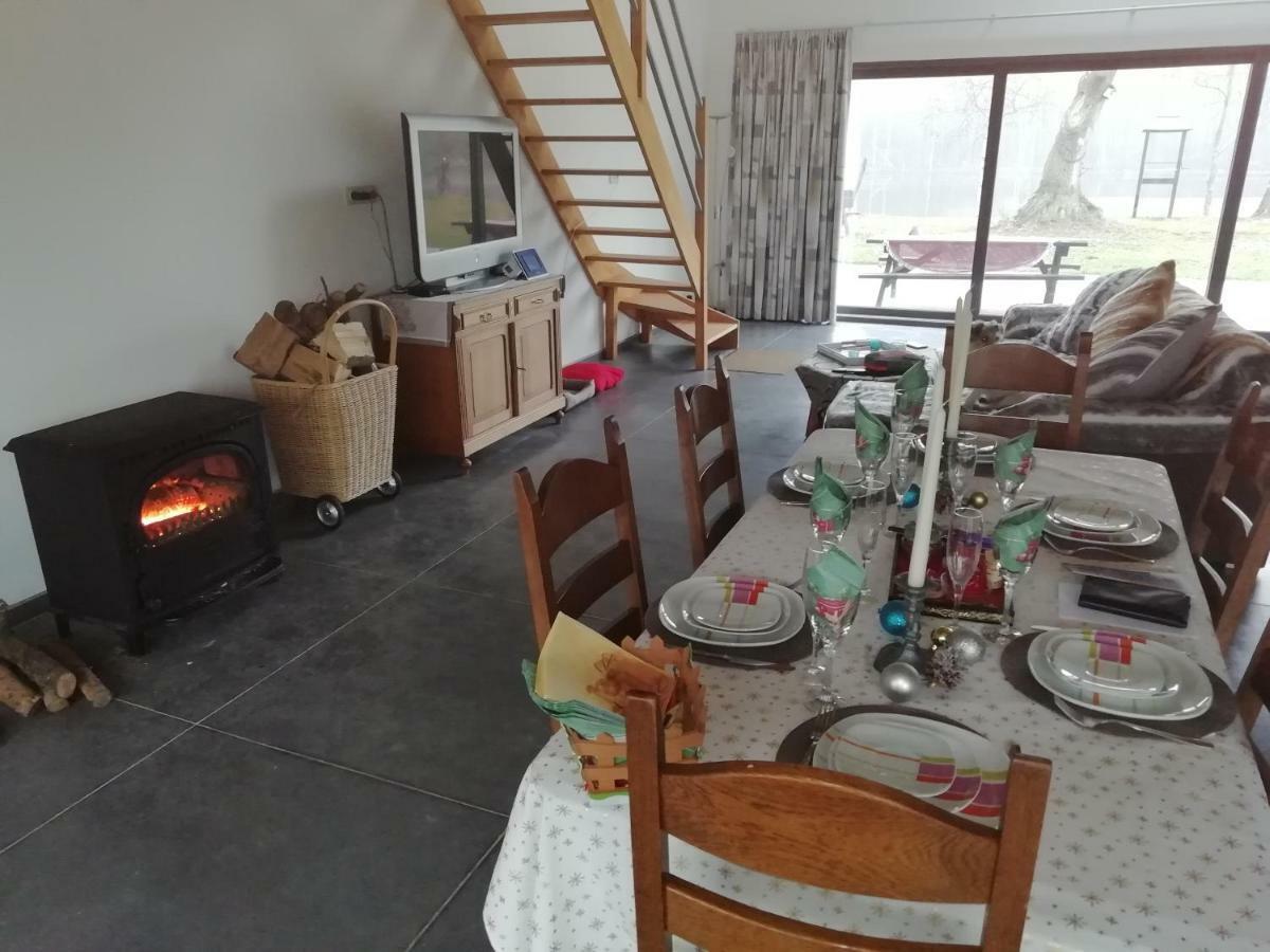 Florennes Gite Neuf 150 M2 Devant Un Grand Lac Prive De 2 Hectares Poissonneux Au Milieu Des Bois Exterior photo